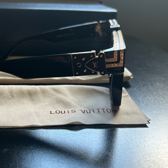 Louis Vuitton Black and Gold Sunglasses - Picture 5 of 8